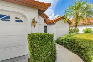 924 Harbor Town Dr, Venice, FL 34292 - Photo 2