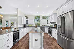 1538 Riverside Dr, Tarpon Springs, FL 34689 - Photo 12