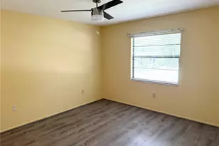 937 Capri Isles Blvd, Venice, FL 34292 - Photo 10
