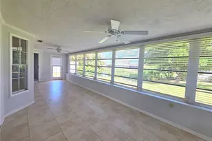 1379 Cambridge Dr, Venice, FL 34293 - Photo 22