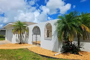 1379 Cambridge Dr, Venice, FL 34293 - Photo 1