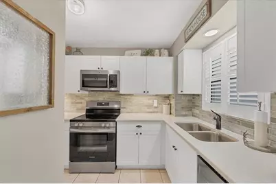 116 Vista Hermosa Circle #108C, Sarasota, FL 34242 - Photo 8