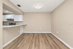 642 Bird Bay Dr E, Venice, FL 34285 - Photo 10