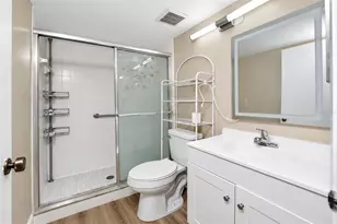 642 Bird Bay Dr E, Venice, FL 34285 - Photo 44