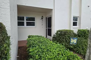 756 Village Cir, Venice, FL 34292 - Photo 2