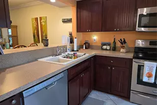 756 Village Cir, Venice, FL 34292 - Photo 4