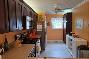 756 Village Cir, Venice, FL 34292 - Photo 10