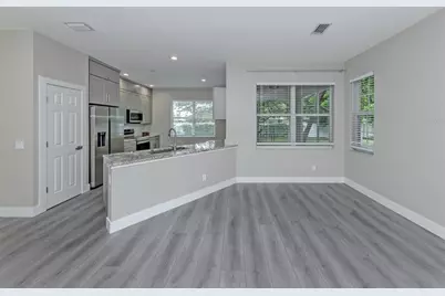 3941 Yellowstone Circle, Sarasota, FL 34233 - Photo 6