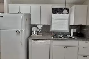 615 S Green Cir, Venice, FL 34285 - Photo 8