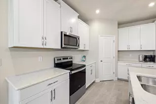 11925 Bohemian Pl, Venice, FL 34293 - Photo 14