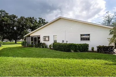 4206 Oakhurst Circle E #3075, Sarasota, FL 34233 - Photo 4