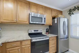 423 Cerromar Terrace, Venice, FL 34293 - Photo 8