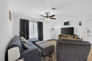 82 Circlewood Dr, Venice, FL 34293 - Photo 12