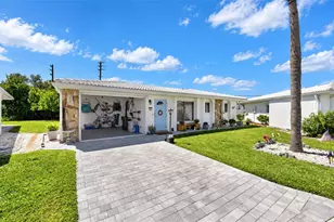 82 Circlewood Dr, Venice, FL 34293 - Photo 2