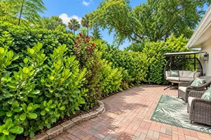 2979 Captiva Gardens Dr, Sarasota, FL 34231 - Photo 20