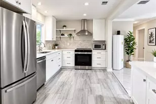 2979 Captiva Gardens Dr, Sarasota, FL 34231 - Photo 8