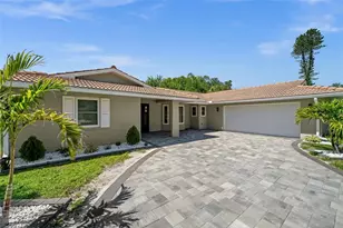 7520 Curtiss Ave, Sarasota, FL 34231 - Photo 1