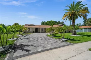 7520 Curtiss Ave, Sarasota, FL 34231 - Photo 2