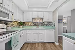 995 La Guna Dr, Venice, FL 34285 - Photo 12