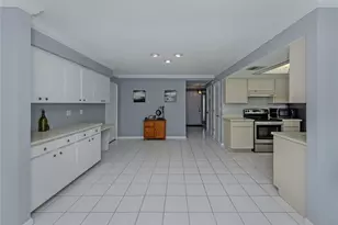 1612 Vikki Ct, Venice, FL 34293 - Photo 8