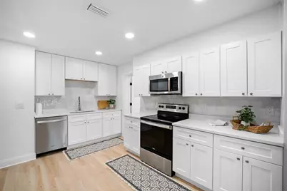 10002 Takomah Trail, Tampa, FL 33617 - Photo 8