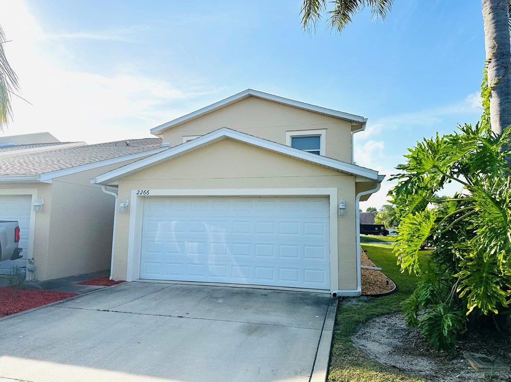 2266 Hawks Cove Cir, New Smyrna, FL 32168