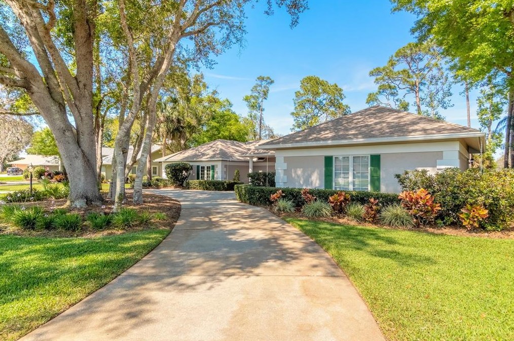 922 Club House Blvd, New Smyrna, FL 32168-7962