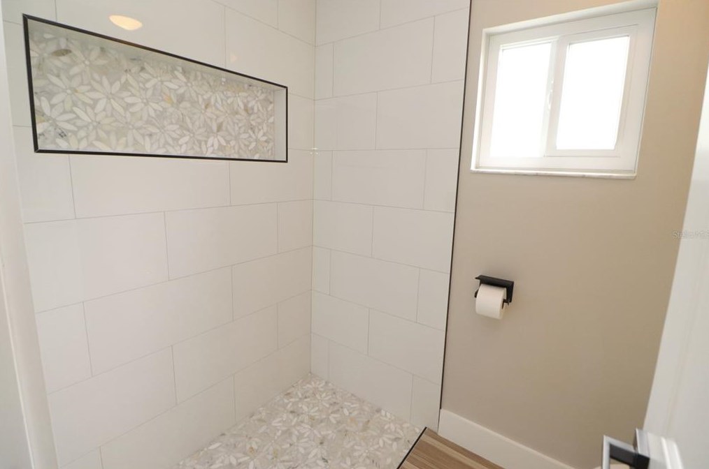 818 Fairway Dr, New Smyrna FL  32168-6117 exterior