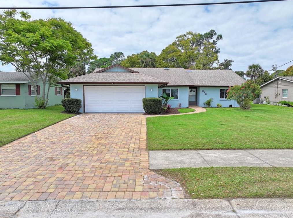 818 Fairway Dr, New Smyrna FL  32168-6117 exterior