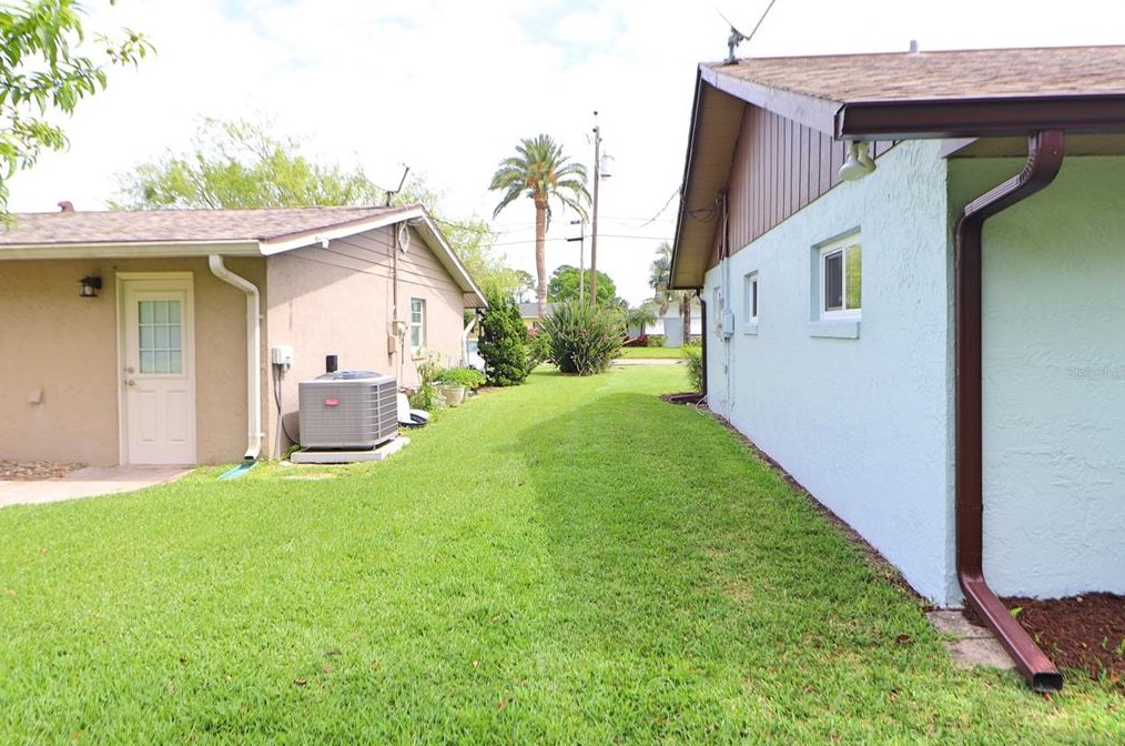 818 Fairway Dr, New Smyrna FL  32168-6117 exterior