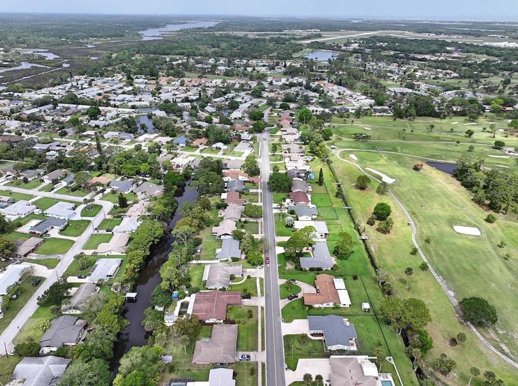 818 Fairway Dr, New Smyrna FL  32168-6117 exterior