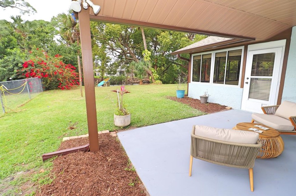 818 Fairway Dr, New Smyrna FL  32168-6117 exterior