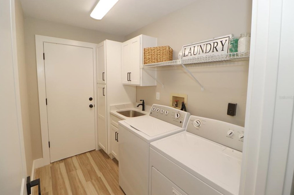 818 Fairway Dr, New Smyrna FL  32168-6117 exterior