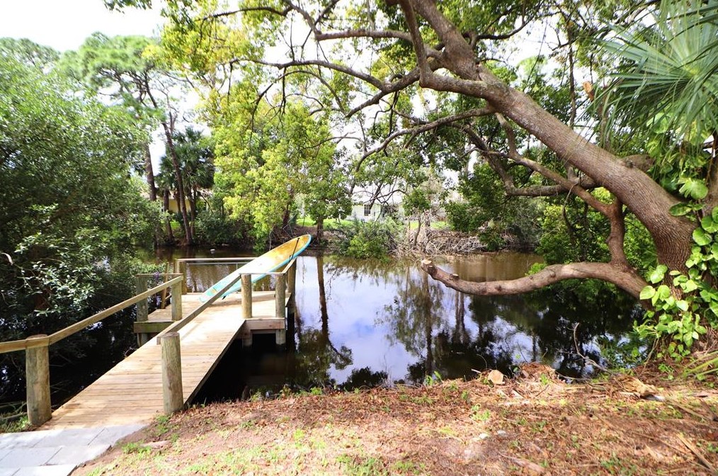 818 Fairway Dr, New Smyrna FL  32168-6117 exterior