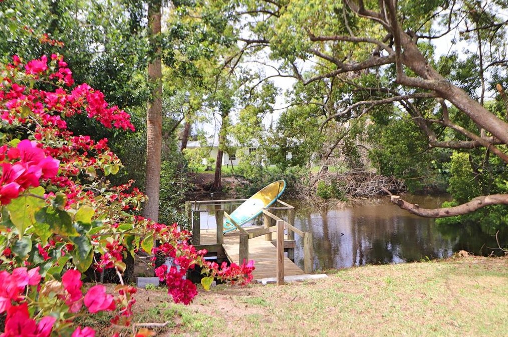 818 Fairway Dr, New Smyrna FL  32168-6117 exterior