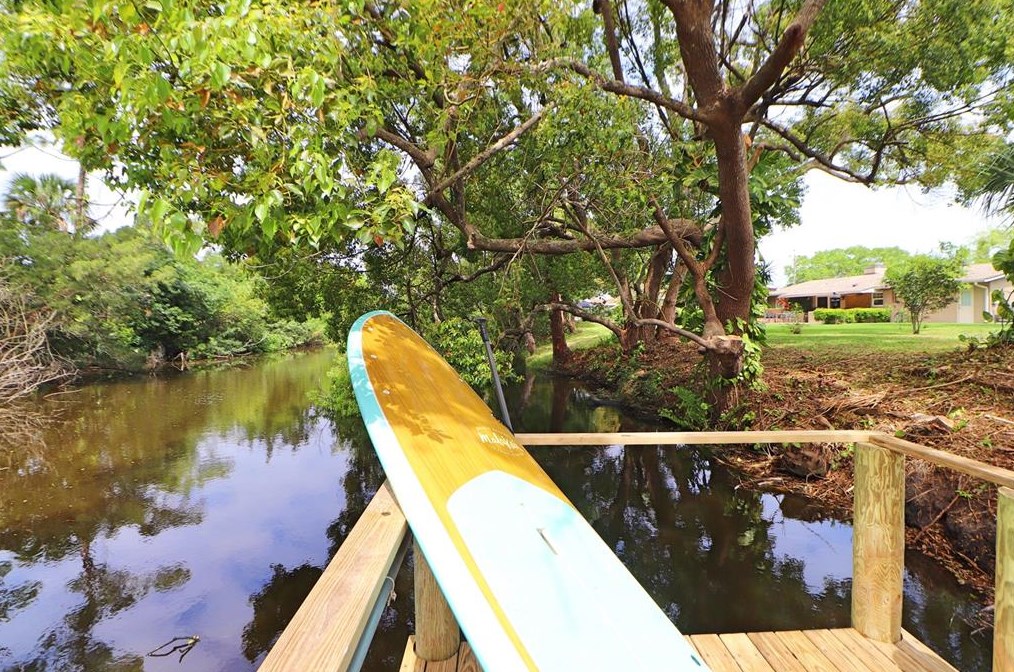 818 Fairway Dr, New Smyrna FL  32168-6117 exterior