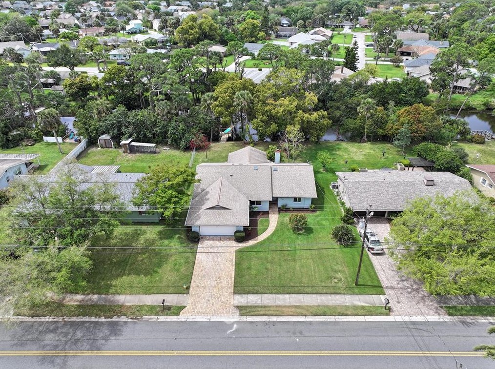 818 Fairway Dr, New Smyrna FL  32168-6117 exterior