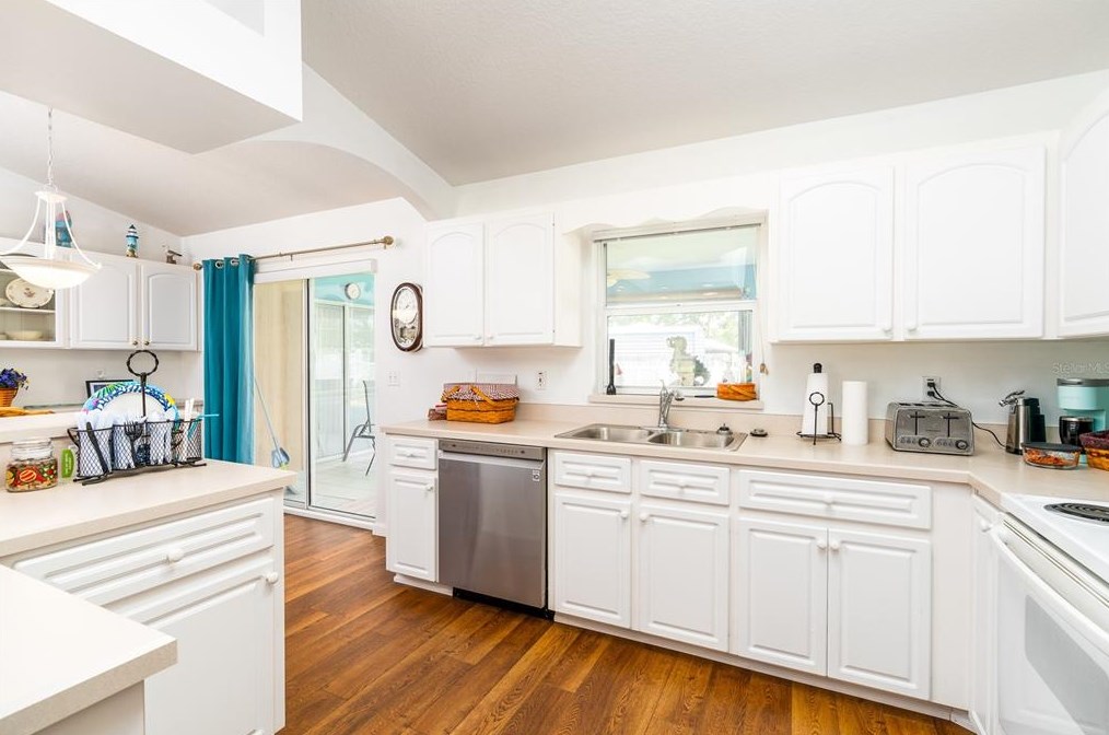 2525 Queen Palm Dr, Edgewater FL  32141-4907 exterior