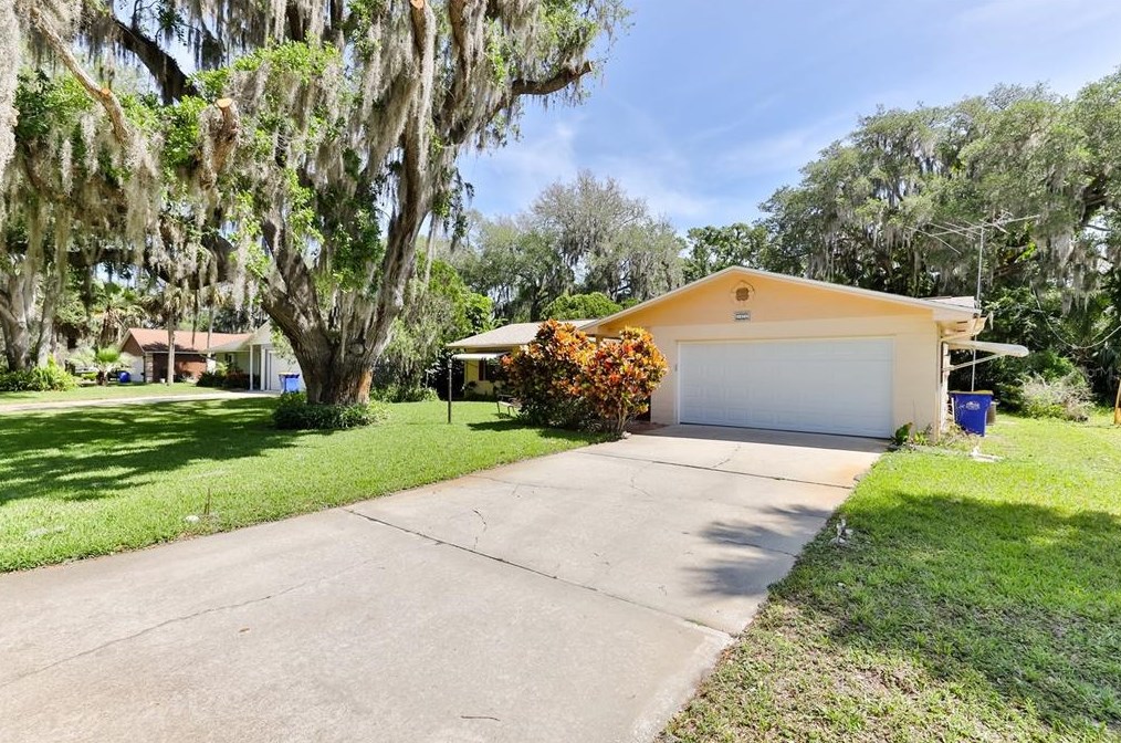 1855 Pine Tree Dr, Edgewater, FL 32141