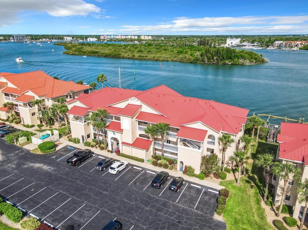 456 Bouchelle Dr #301, New Smyrna, FL 32169