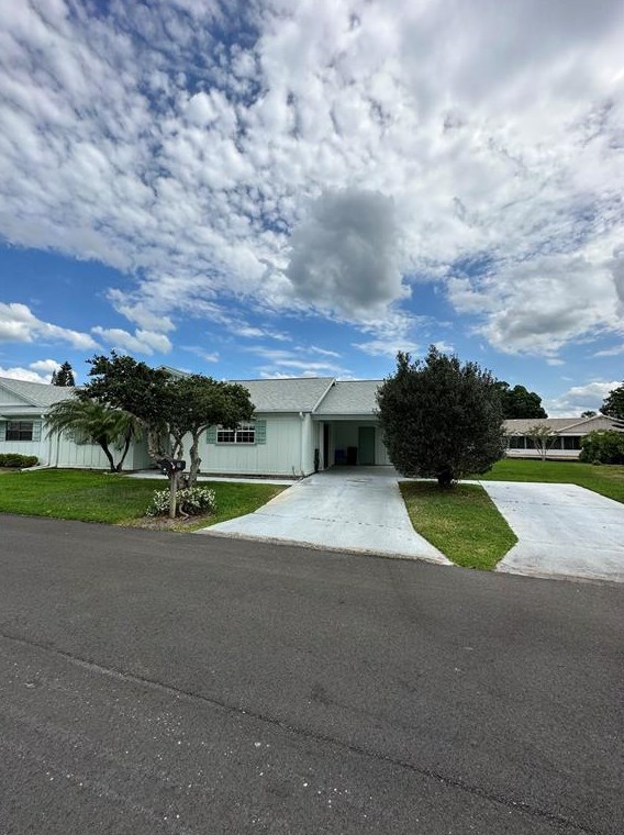 21 Bogey Cir, New Smyrna, FL 32168-6138