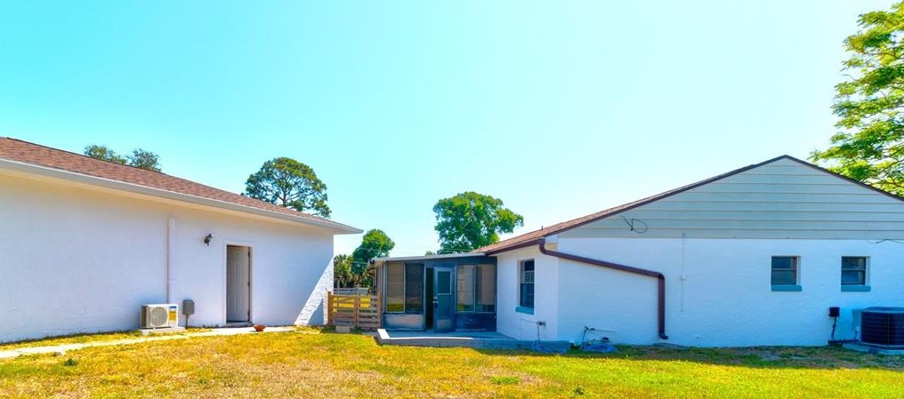 419 Sea Hawk Ct, Edgewater FL  32141-4185 exterior