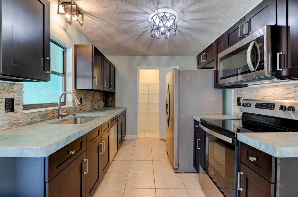 419 Sea Hawk Ct, Edgewater FL  32141-4185 exterior