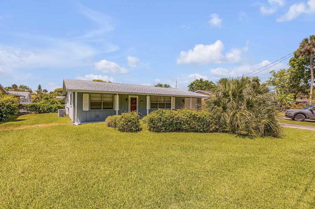 615 Richard St, New Smyrna, FL 32168-6638