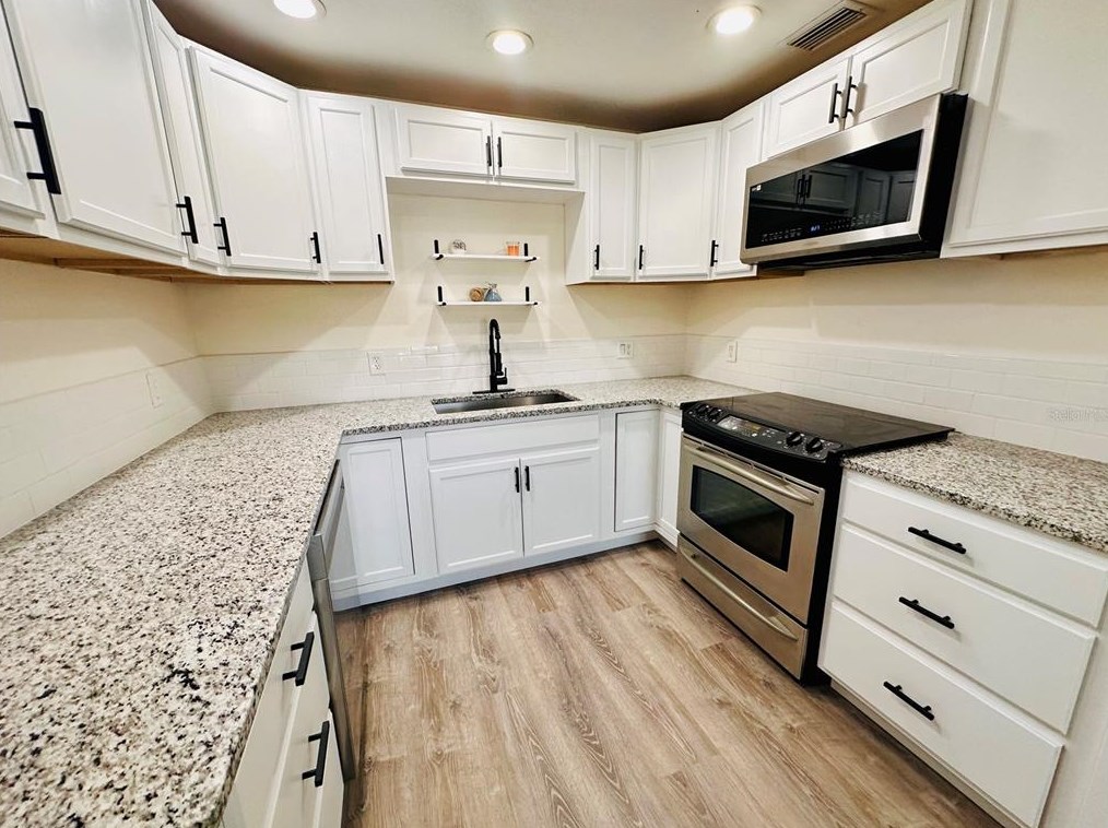 2517 Chester Ave, New Smyrna FL  32168-5809 exterior