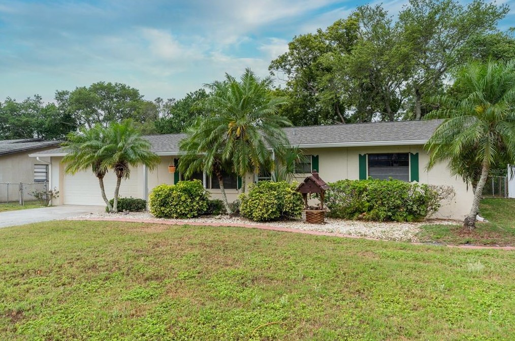 2560 Westwood Ave, New Smyrna, FL 32168-5853