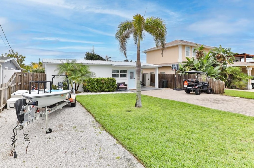 826 E 27th Ave, New Smyrna, FL 32169