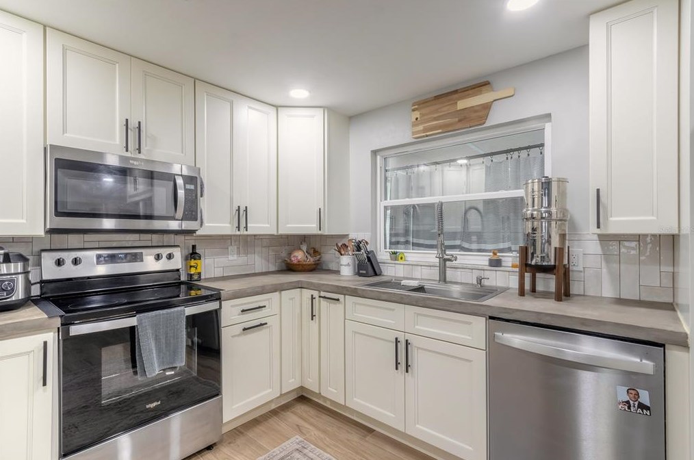 1737 Jacobs Rd, Daytona Beach FL 32119-1907 exterior