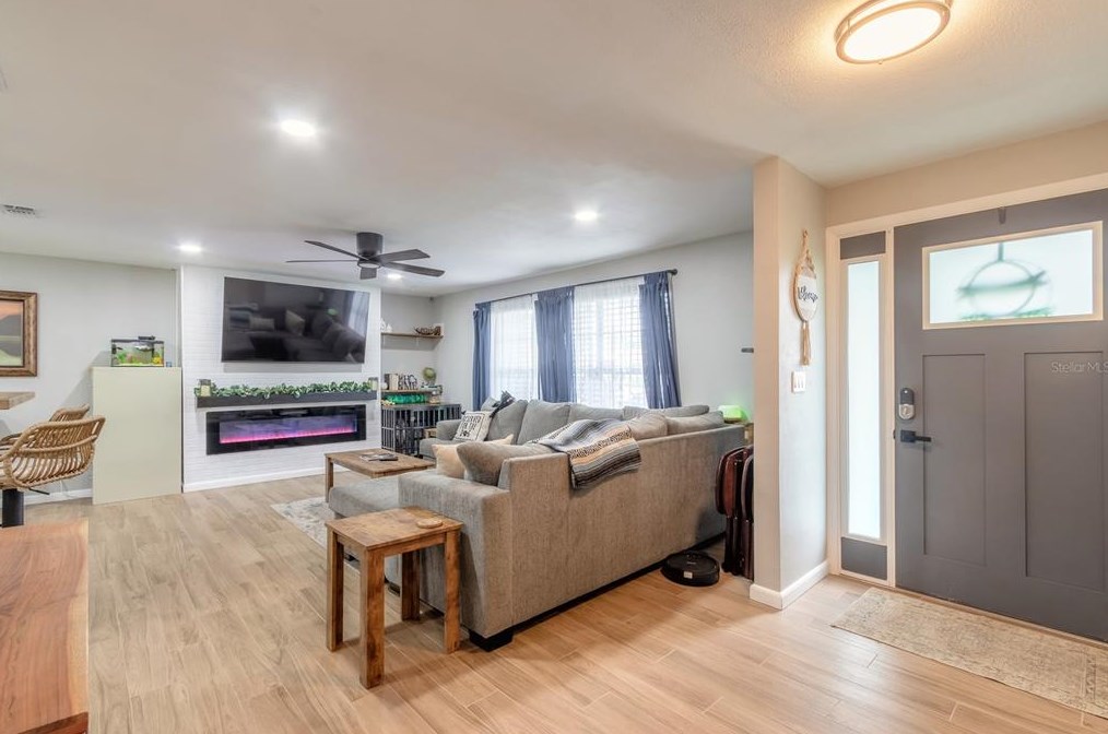 1737 Jacobs Rd, Daytona Beach FL 32119-1907 exterior