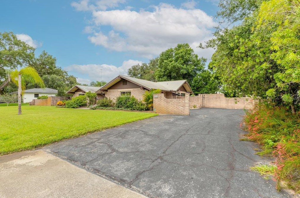 1716 Royal Palm Dr, Edgewater, FL 32132